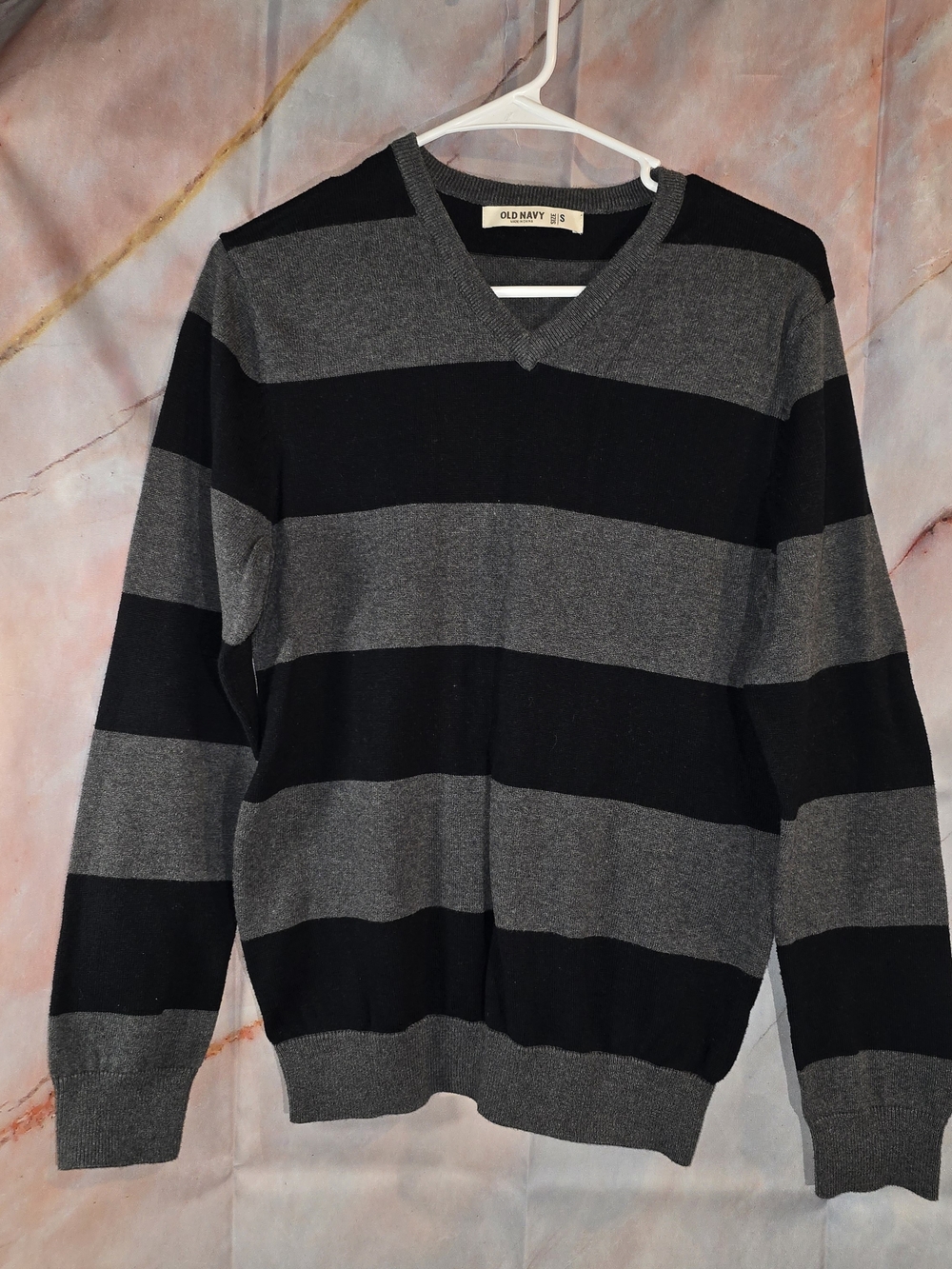 Old Navy Men's Black and Gray Wide-Stripe V-Neck Sweater